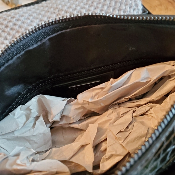 Gianni Conti Italian Black Leather Crocodile Print Crossbody Purse & Scarf Set - Picture 6 of 10